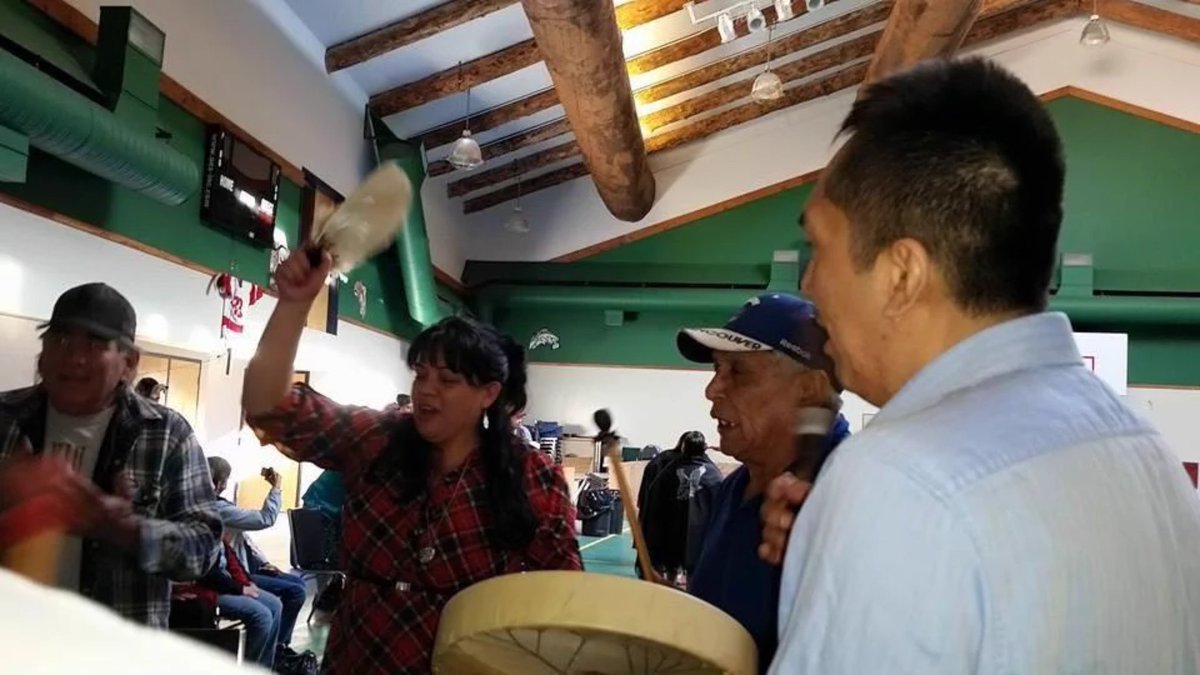 IreneDPeters's tweet photo. Love this photo :) #huuayaht #anacla #Homelands #lovesingin #drumbeat #HouseOfHuuayaht #culture https://t.co/UPsybv0EXF