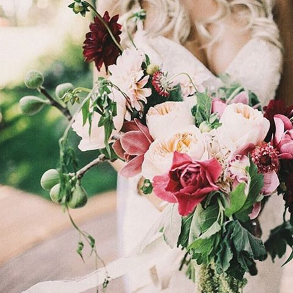 UtahBrideMag's tweet image. Snooping on @artisanbloom's #ubgdetails leaves us breathless. 🙌 #weddingflowers #weddingbouquet #weddinginspo #ubg