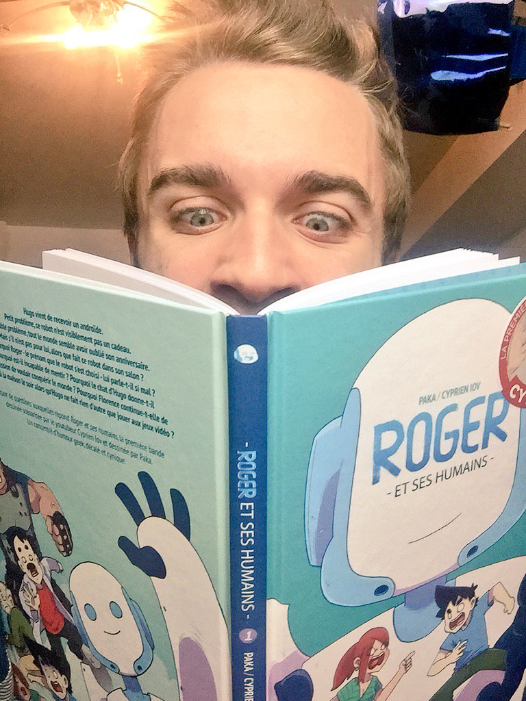 xSqueeZie's tweet photo. J'ai enfin la BD du copain @MonsieurDream ! gg wp bro https://t.co/C1FR4W4Ret