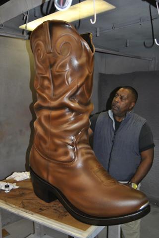 TheStoreDecor's tweet photo. Mornin' Y'all! Check out this giant boot! Another hand crafted sculpture by the Store Decor! https://t.co/SN1RcpXa0x https://t.co/dobhUHQ52U