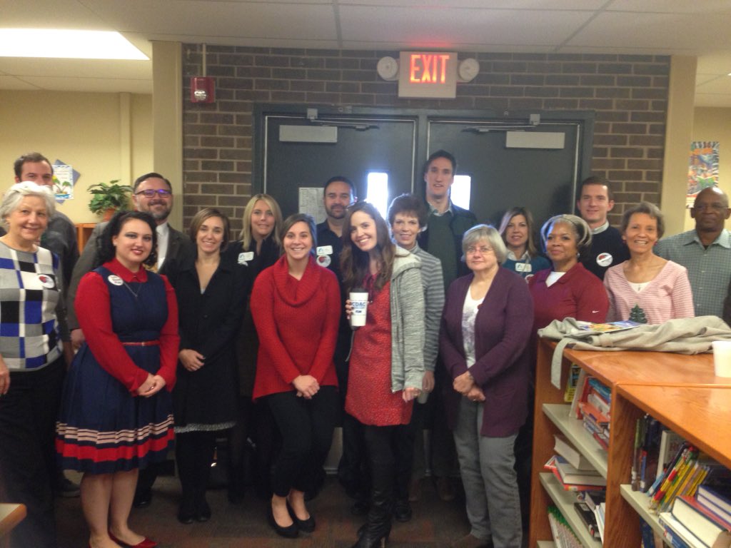UrquillaMario's tweet photo. With @CenturionsKC and @TurnthePageKC reading to students of @HMC1hardwork. https://t.co/gQfL3PPwgp