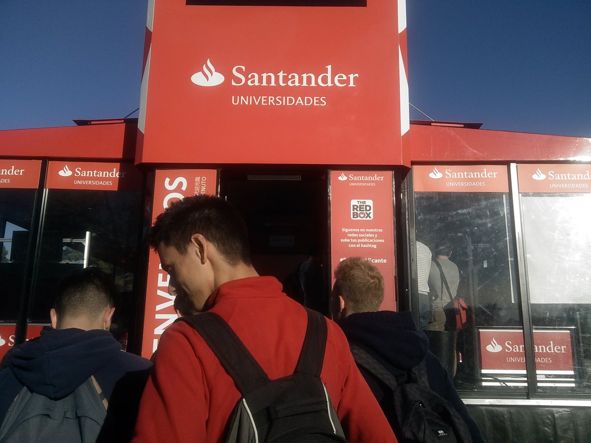 lady_Shandora's tweet photo. Un simulador de formula1. Nunca pensé que conseguiría subir a uno. Voy a ser la envidia de mi casa #RedBoxAlicante https://t.co/yuZYTopmOQ