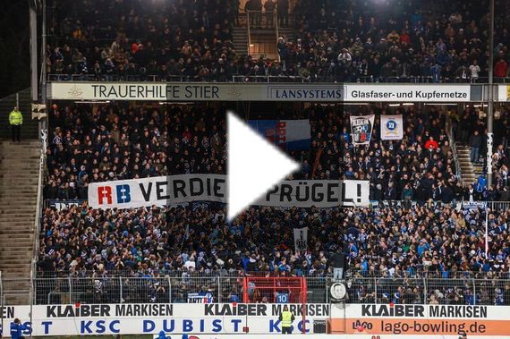 FasziFankurve's tweet photo. "RB verdient Prügel": #KSC #Ultras zerschlugen riesige #RedBull Dose aus Pappe: #KSCRBL #RBL https://t.co/DD6iZsvp6z https://t.co/mNylKIn4zm