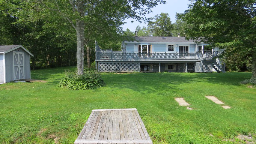 HomeKeyRentals's tweet image. Lakefront living Year round fun #skating #swimming #MountUniacke  #Forrent Avail Now $1295 homekeyrentals.com