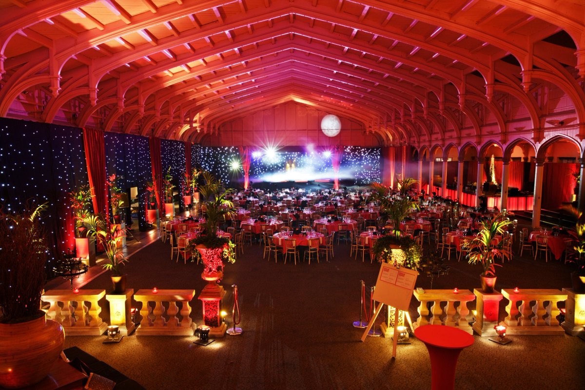 Looking for somewhere different to enjoy a Christmas dinner? timeout.com/bristol/blog/s…