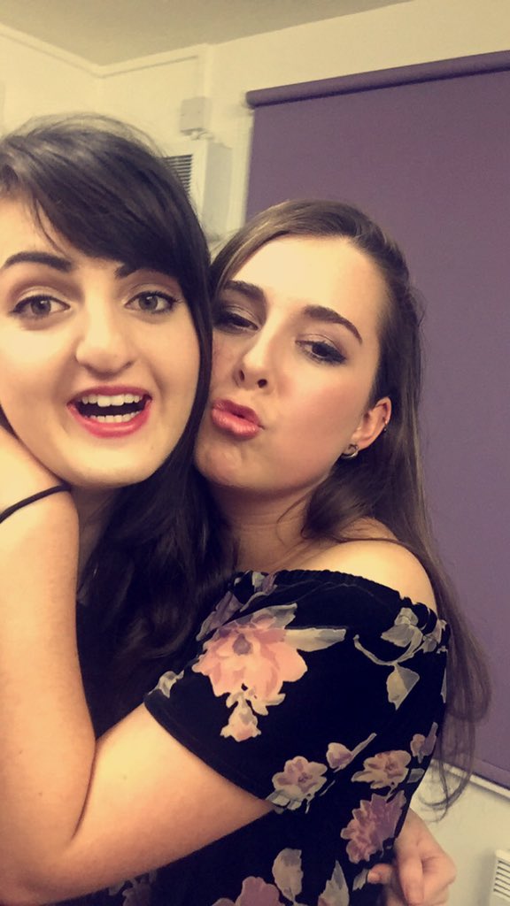 EmilllyBrown's tweet photo. Liverpool tonight with this one ❤️❤️ https://t.co/Ubsf0AJLaj