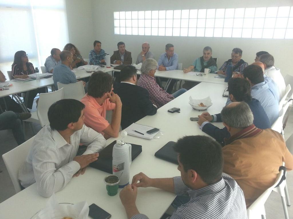 mariodasneves's tweet photo. Arrancando reunion de gabinete. Con el equipo preparado para lo que se viene. #Chubut https://t.co/XoXj2RtkXO