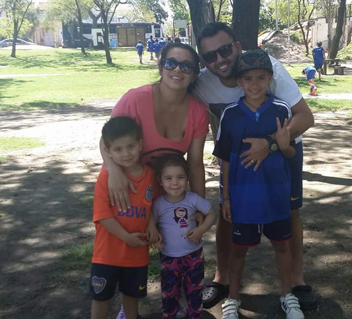 SabriHernandez's tweet photo. Amor inmenso por ustedes !! #MiFamilia  #6 💙💛💚💜 https://t.co/WOP3wcYfuM
