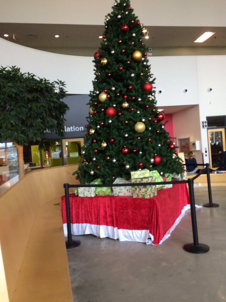 AC_TamaraK's tweet photo. Seeing Christmas spirit at school today! @AlgonquinColleg https://t.co/8K1C4Qt7kV