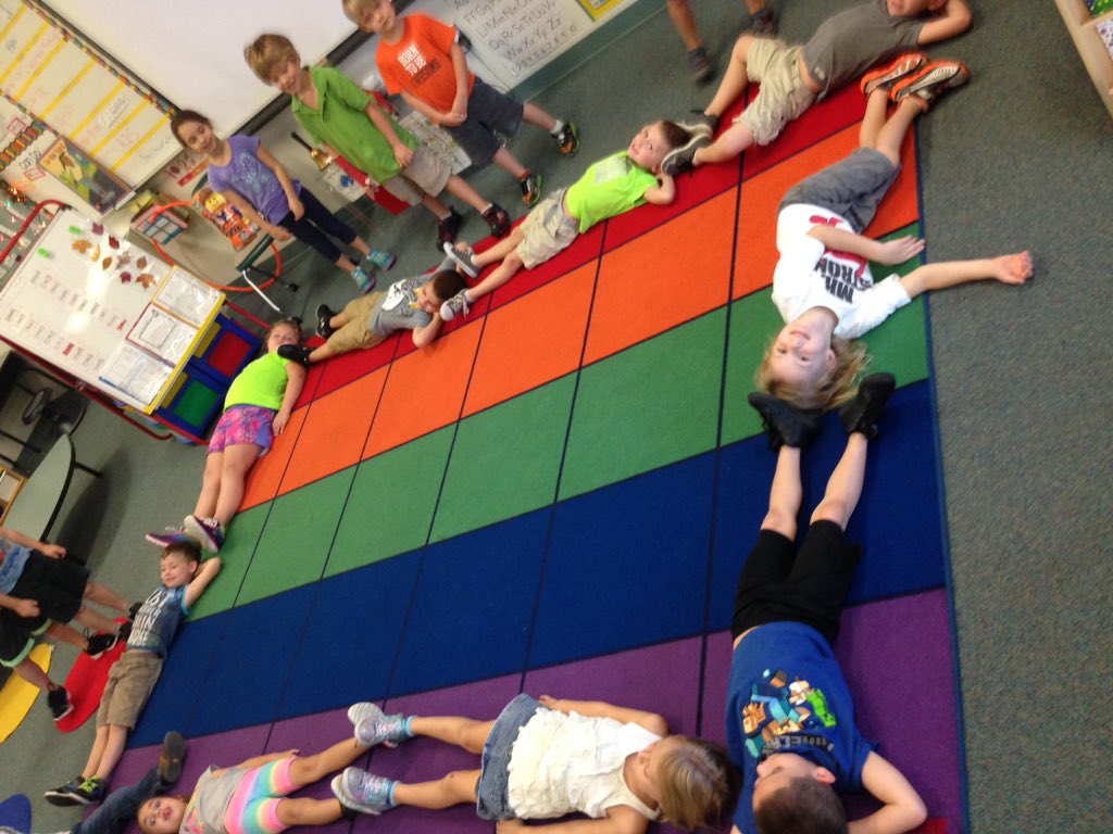 PapaInFirst's tweet image. Let's start measurement!!!! How many kids do we need? #Papasclass #kindergarten #learningisfun