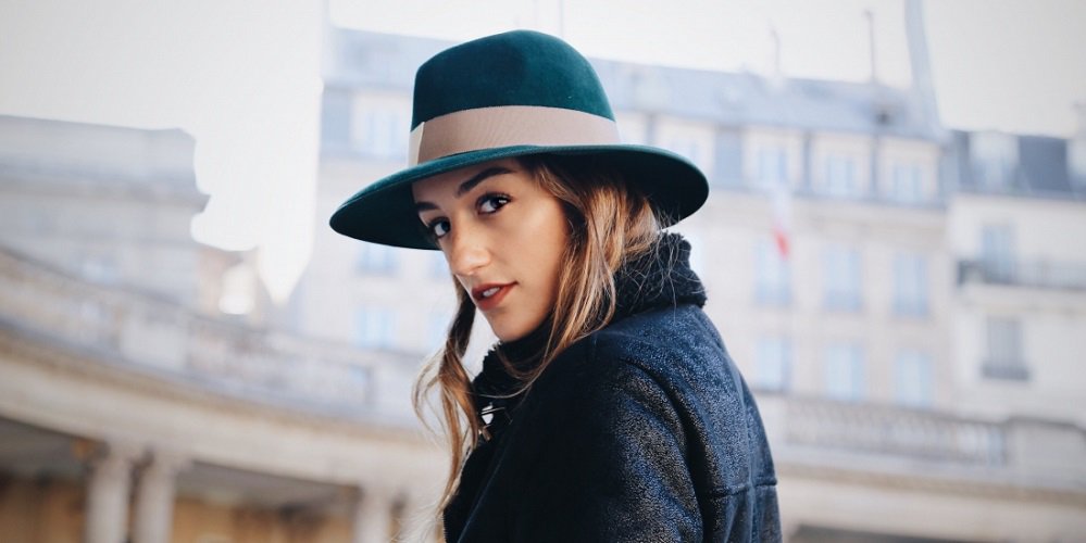 lebonmarche's tweet photo. Retrouvez le chapeau #destree, porté par @kenzasmg en magasin et en ligne ►https://t.co/nf4TfHlBbh #LeBonMarche https://t.co/g2ChSdrRcc