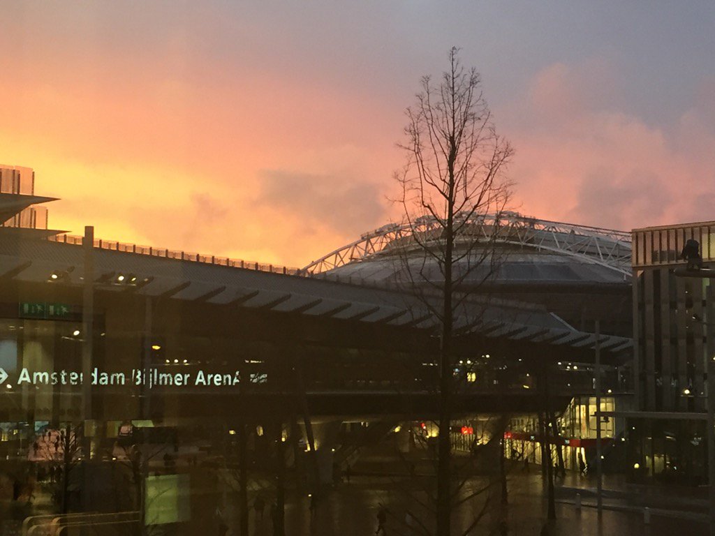 Tigranne21's tweet photo. #Amsterdam #arena #Ajax #bijlmer #zonsondergang #nofilter #sun https://t.co/VBdrLL9Q8l