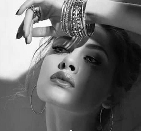 KwtiBlm3lab's tweet photo. اقترب هاهنا..
لأخبرك أنك
قدرى
نبضى
فرحى
أخبرك أنك..
كل م تبقى من عمرى
جنونى
هذيانى
شغفى
#همس_ملائكية
#جروب_شجن_الناى https://t.co/QI3FLDSExT
