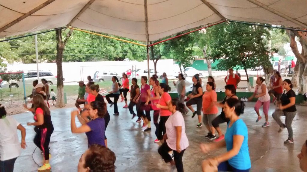 TuRadioCROC's tweet photo. #ZumbaCROC Martes a las 7 de la mañana en el Kiosco de la #Reg48 #Cancún; invita @MachucaCROC y @crocqroo ¡Únete! https://t.co/liIASmH7OO