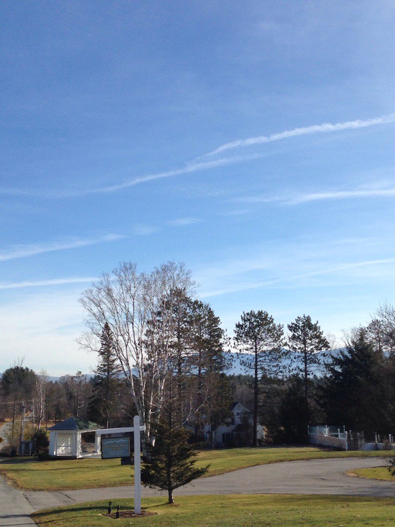 AutoBeGreen's tweet image. GeoEngineering in the skies!  Look Up! @RIHouseofReps @SkyderALERT