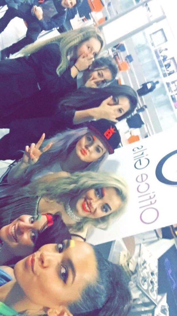 AbbieMegan1's tweet photo. And another one😊💯 @officegirlsuk https://t.co/c9PpQYtLbH