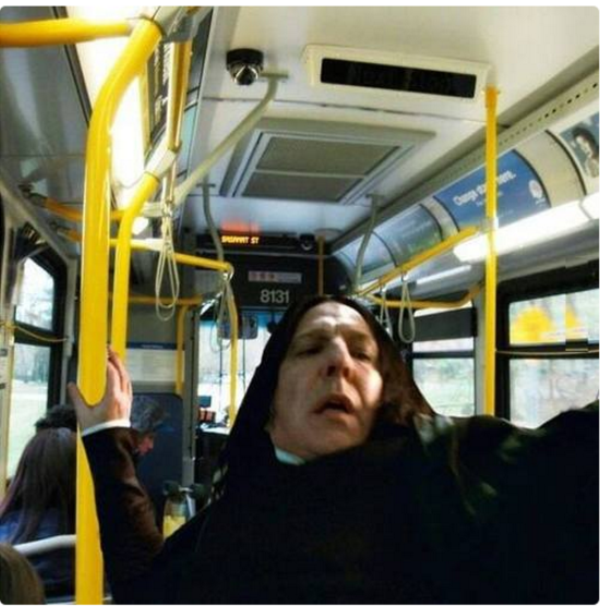 MejoresTwits's tweet photo. Cuando acabas de pagar el billete de bus y el conductor ya le mete tercera. https://t.co/H9hMJALJQy