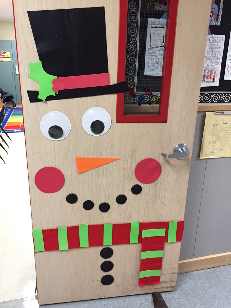 SauerSauerc's tweet photo. Thank you to my very special Xmas elf that decorated my classroom door #MrsDrocks https://t.co/FGVulwDuZ5