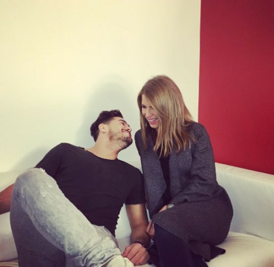Team_EmilieSS9's tweet photo. La TeamRemilie vous êtes toujours là? Les plus beaux #TeamEmilie #TeamRemilie 😍❤ https://t.co/PJpUXApMQH