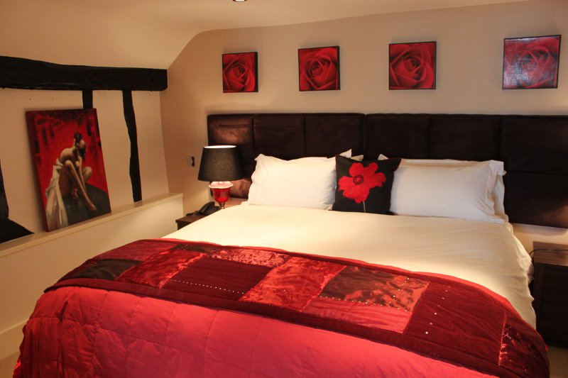 TheEi8htBells's tweet photo. COZY Christmas #drink #dancing #super night sleep &amp; a full #Englishbreaky for just
£59 double room Quote #XMAS2015 https://t.co/o5991Hg7KP