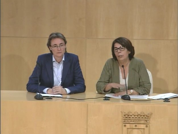 elmundoes's tweet photo. "La previsión es que este episodio de alta contaminación sea largo. 
Rueda de prensa en el Ayuntamiento de #Madrid https://t.co/M9nJyFxHs3