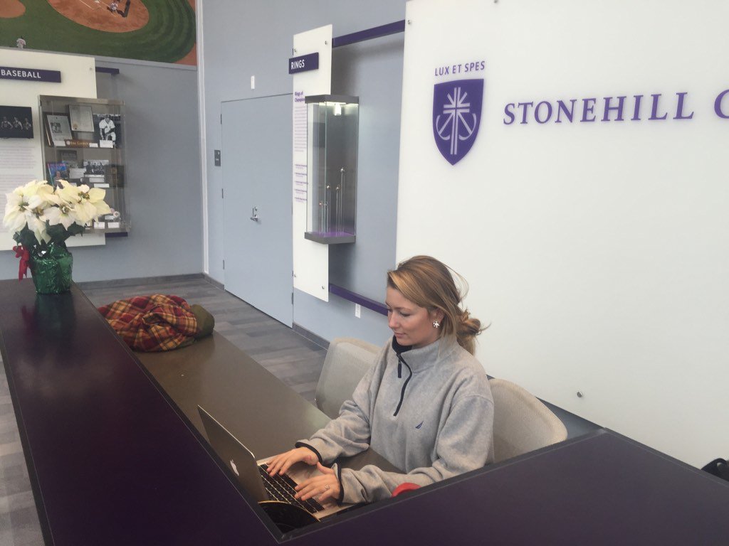 lomalley21's tweet photo. Thankful I have the opportunity to work at the Spoco, my favorite place on campus. #GivingTuesday @stonehill_info https://t.co/GoJNn5PXub
