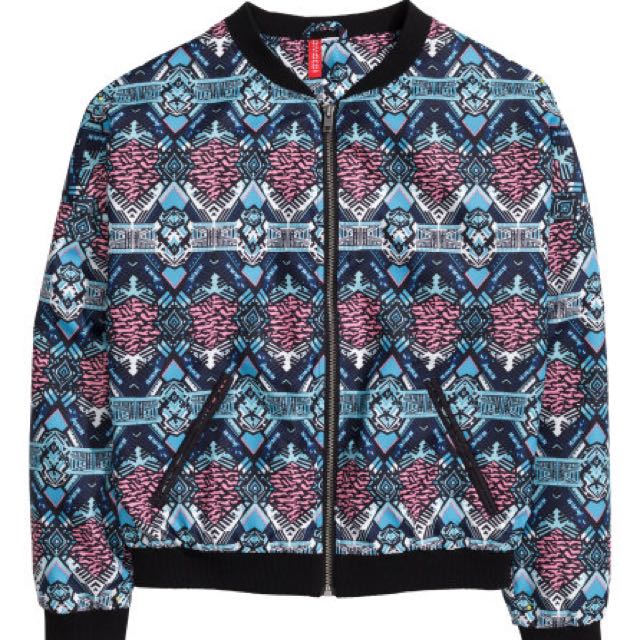 ditaarypripoo's tweet photo. @CariProduk Jaket H&amp;M Pastel Tribal Bomber persis gambar https://t.co/O9U84XB7gI