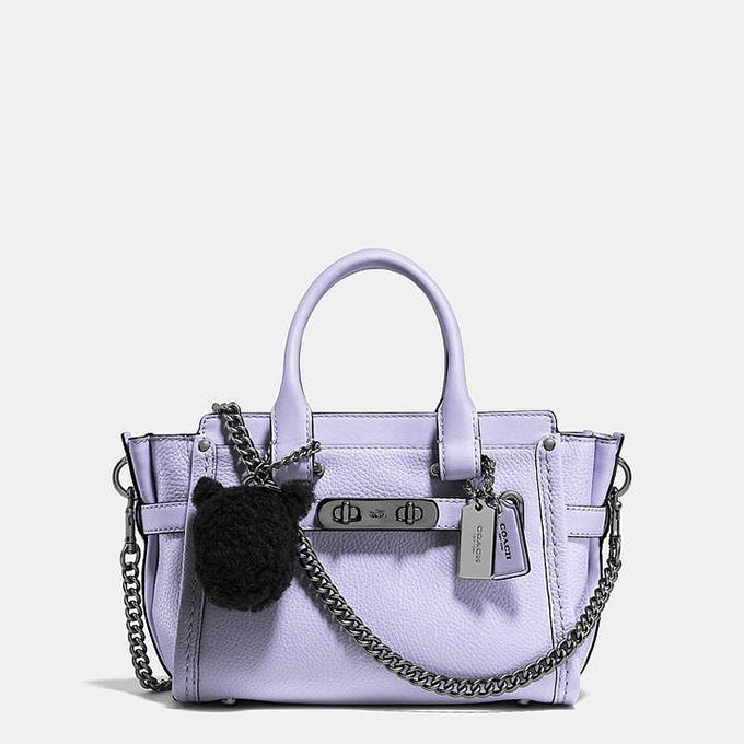 stylendies's tweet photo. La nueva obsesión de @Coach. Santa está en problemas. https://t.co/oIHs092NM7 https://t.co/fxQMWBF8h1