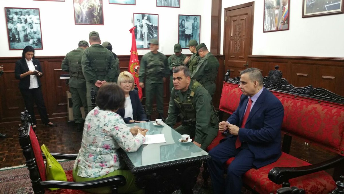 vladimirpadrino's tweet photo. Hoy se despliega la FANB, acompañando al CNE para garantizar la soberanía popular y preservar la paz de la República https://t.co/GzxxDHyetH