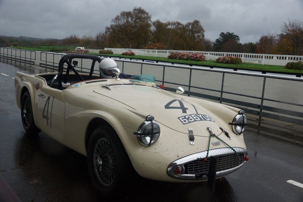 1959 Daimler Dart
140 bhp 2.5l V8, 124 mph 0-60 8.9s..tinyurl.com/mx9vx9v and tinyurl.com/kmxs2ty
f1jherbert