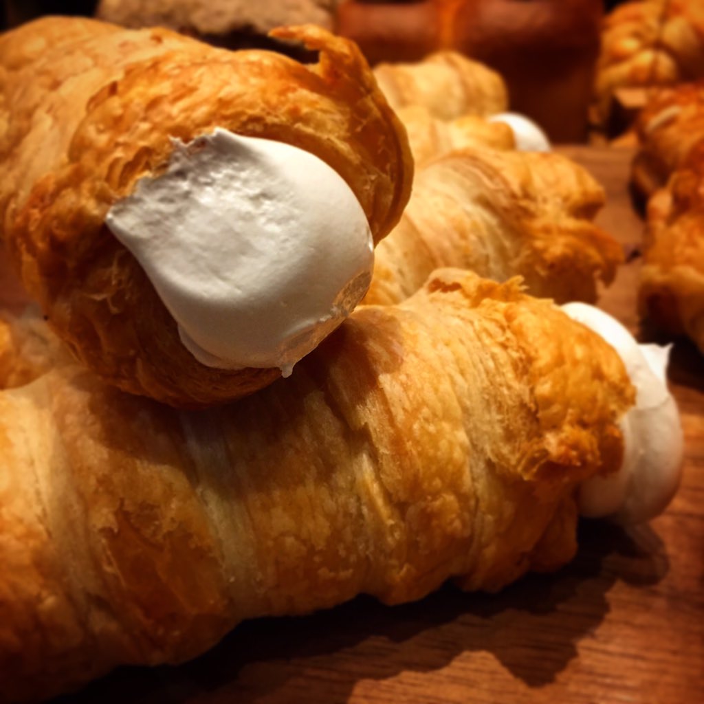 PrimroseRebel's tweet photo. #pastry perfection #fuel to get one to the #holidays #bierbeislbakery #bierbeisl #foodie #dtla https://t.co/3r4RmqZAvm