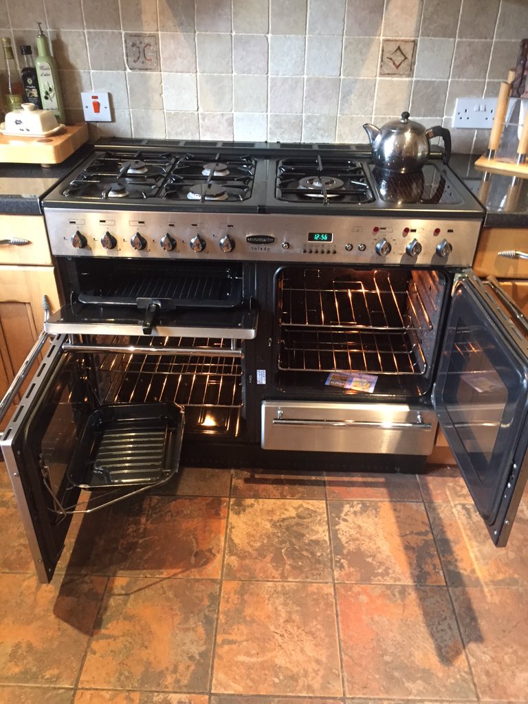 OventeamN's tweet photo. 3 more in co Fermanagh this afternoon.  
Single ovens £39 
Double ovens £59.  
We cover all of NI #oventeamni https://t.co/JadSUkLm0X