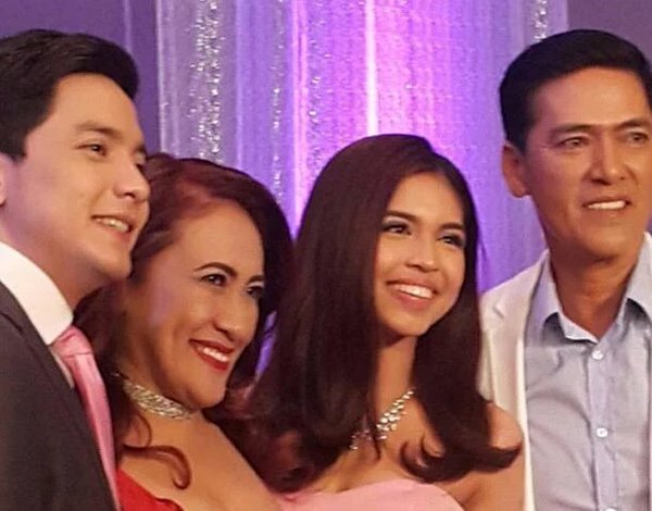ImbaebyBas's tweet photo. MY BEBE LOVE FAMILY! 💕

#ALDUBGGMY
#ALDUBWalkOfFame https://t.co/bRMJrfYyMM