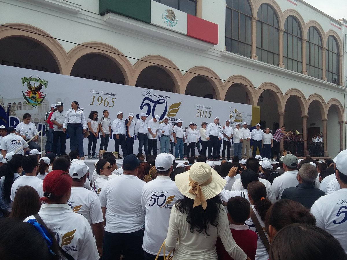 Universitarios se concentran en Edificio Central de la #UAS