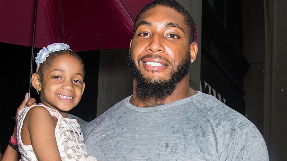 SInow's tweet photo. Devon Still announced his daughter Leah is cancer-free https://t.co/k2kXZlyj2H https://t.co/wiReNgd6Po