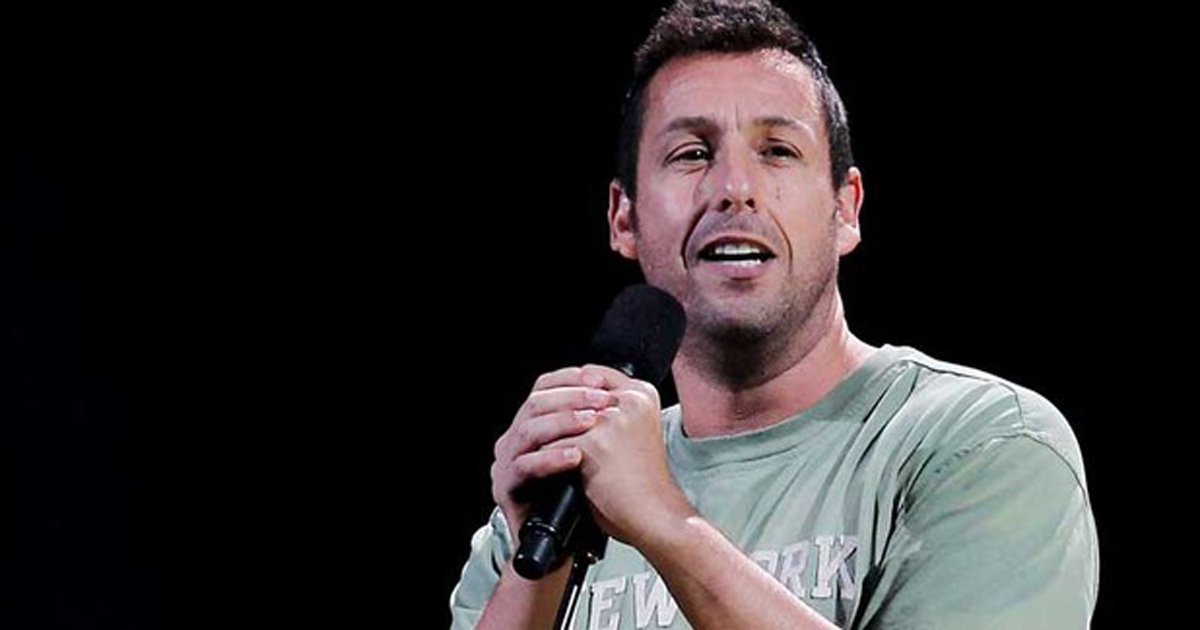 g1's tweet photo. Comic Con Experience terá Adam Sandler e começa na quinta em SP. Veja programação: https://t.co/UnUoAXTel5 https://t.co/cAy3G8TiKA