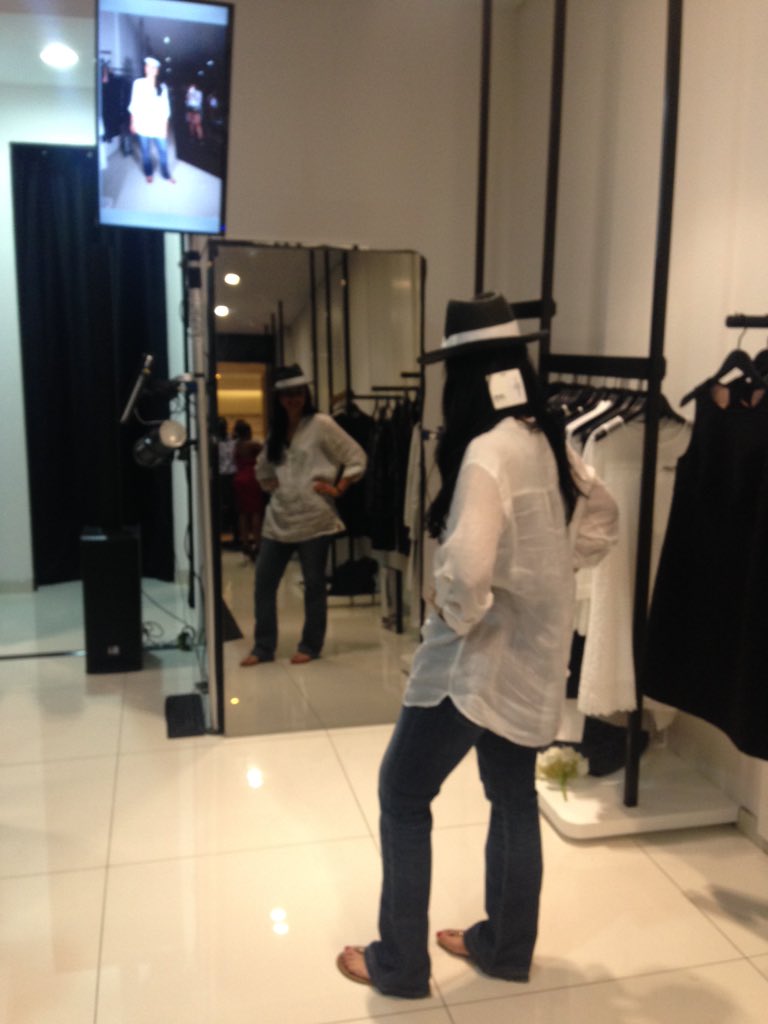 zebrasquare001's tweet photo. Our #fashionsession is underway @cloth_and_label @Hpchydepark https://t.co/HvnmGFtxXS