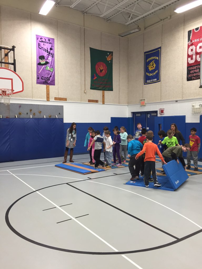 WindsorWildcats's tweet photo. Crossing the river! Community builders working together to build communication &amp; trust! #wildcatway @ahsd25 https://t.co/VPNds5D1Gx