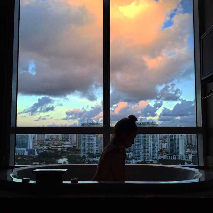 6:47 am  Cause I'm #artsy #Miami #artbasel #colors #clouds https://t.co/1ZamMgOTIv<a href="/tag/artsy"class="tags">#artsy</a><a href="/tag/miami"class="tags">#Miami</a><a href="/tag/artbasel"class="tags">#artbasel</a><a href="/tag/colors"class="tags">#colors</a><a href="/tag/clouds"class="tags"><span>#clouds</span></a>