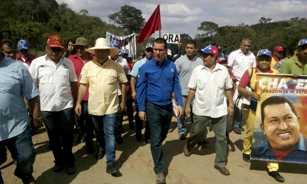 GobTrujillo's tweet photo. El vicepresidente @jaarreaza en la inspección de la construcción de la Av. Víctor Valera Mora https://t.co/UH1fh5BUyc