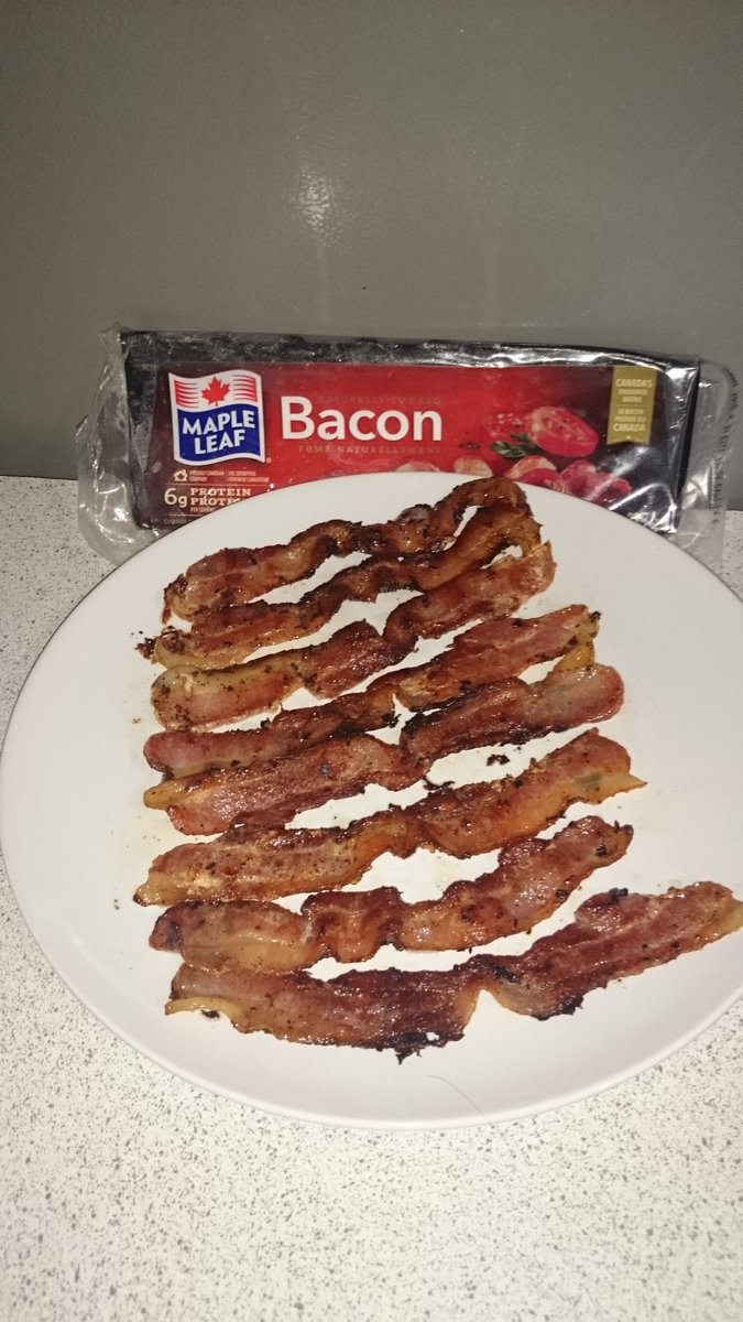 jopfoh's tweet photo. @MapleLeafFoods our morning line-up #anythingforbacon https://t.co/eK06x0KmCg