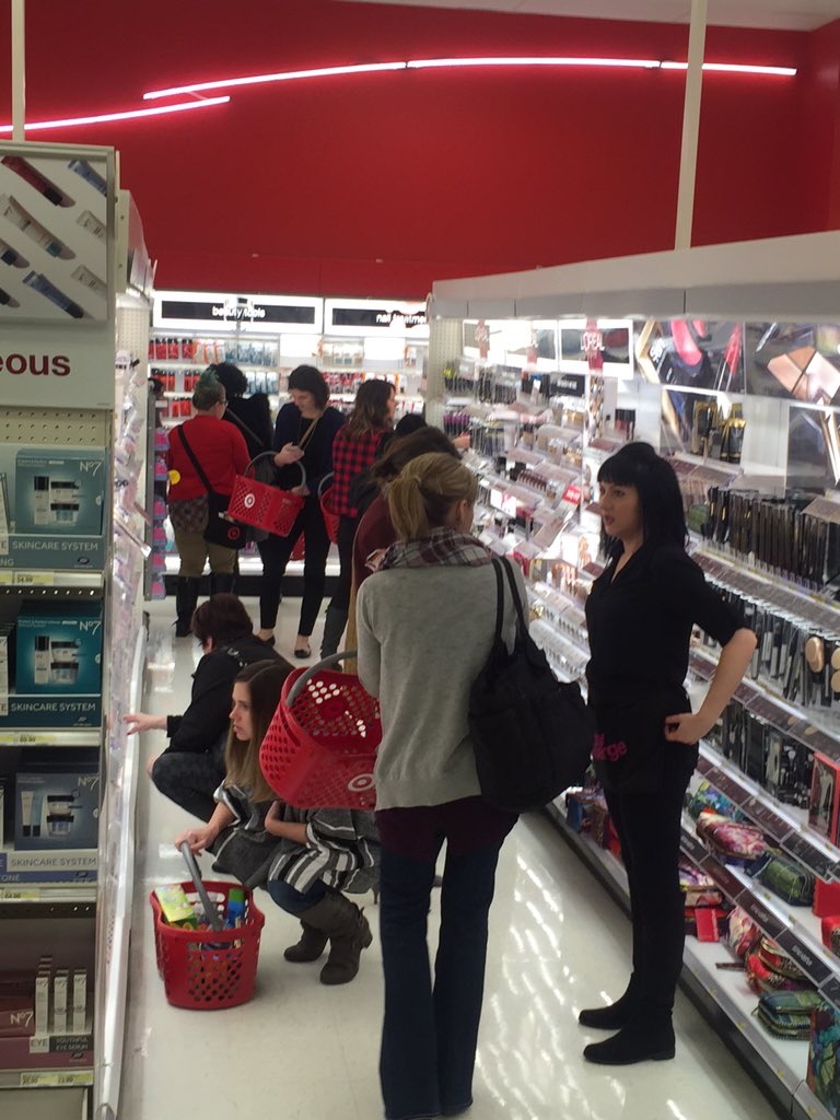 MindyAndmels's tweet photo. 25% of Beauty is a hit! Our beauty team is making sure everyone finds what they need! #10DaysofDeals #1375 https://t.co/vrh8M7jSii