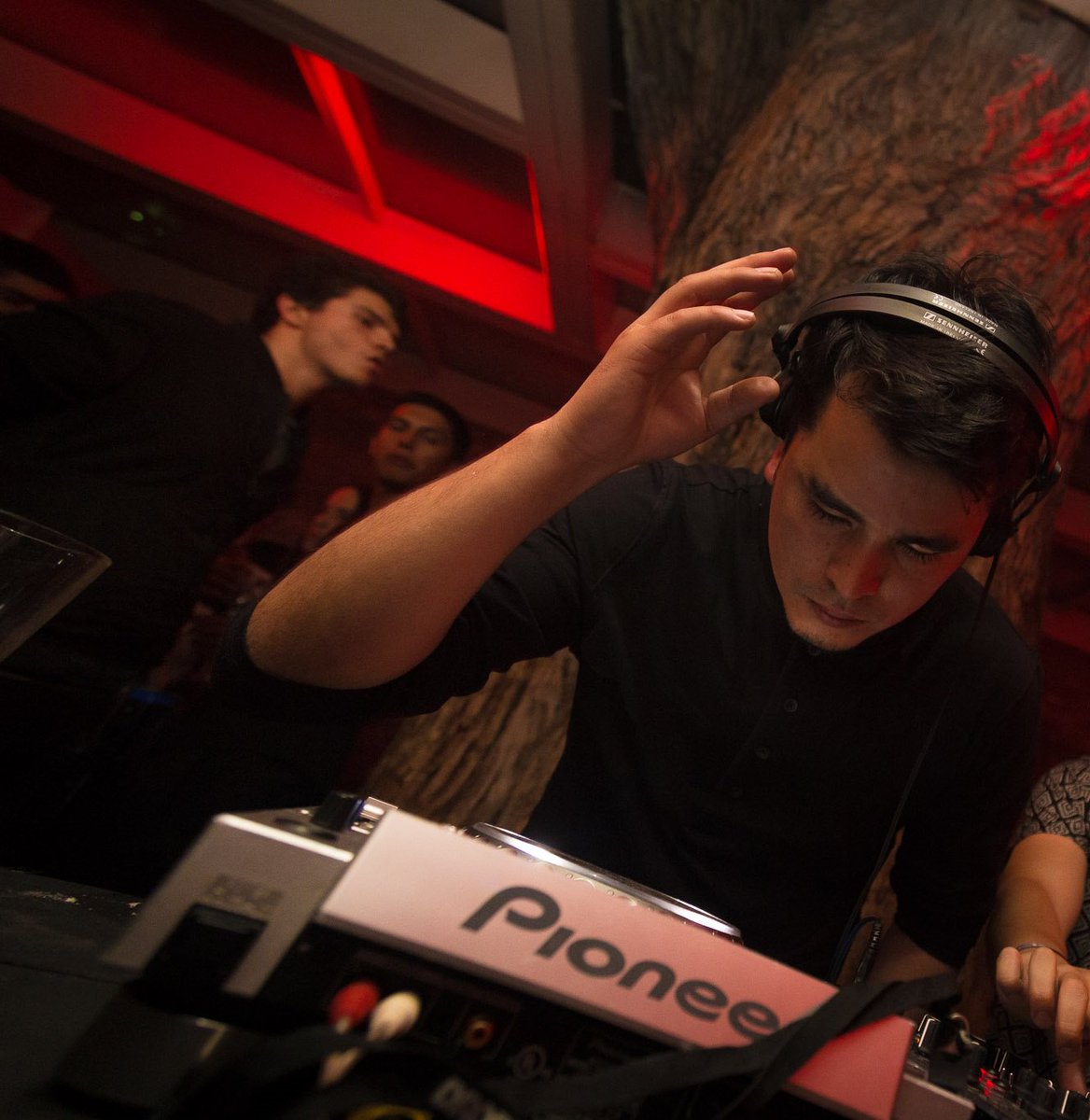 DJ_Seb_'s tweet image. fOLLOW ME .: 
facebook.com/DjSEBbastiAnd
soundcloud.com/djsebcol
mixcloud.com/sebbbt/