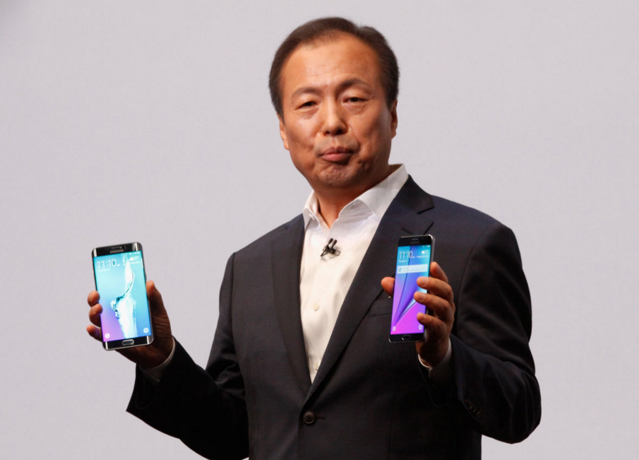 ei_gadget's tweet photo. Samsung Replace SmartPhone Chief - https://t.co/0qqDrqWdze https://t.co/ztFzx06iZs