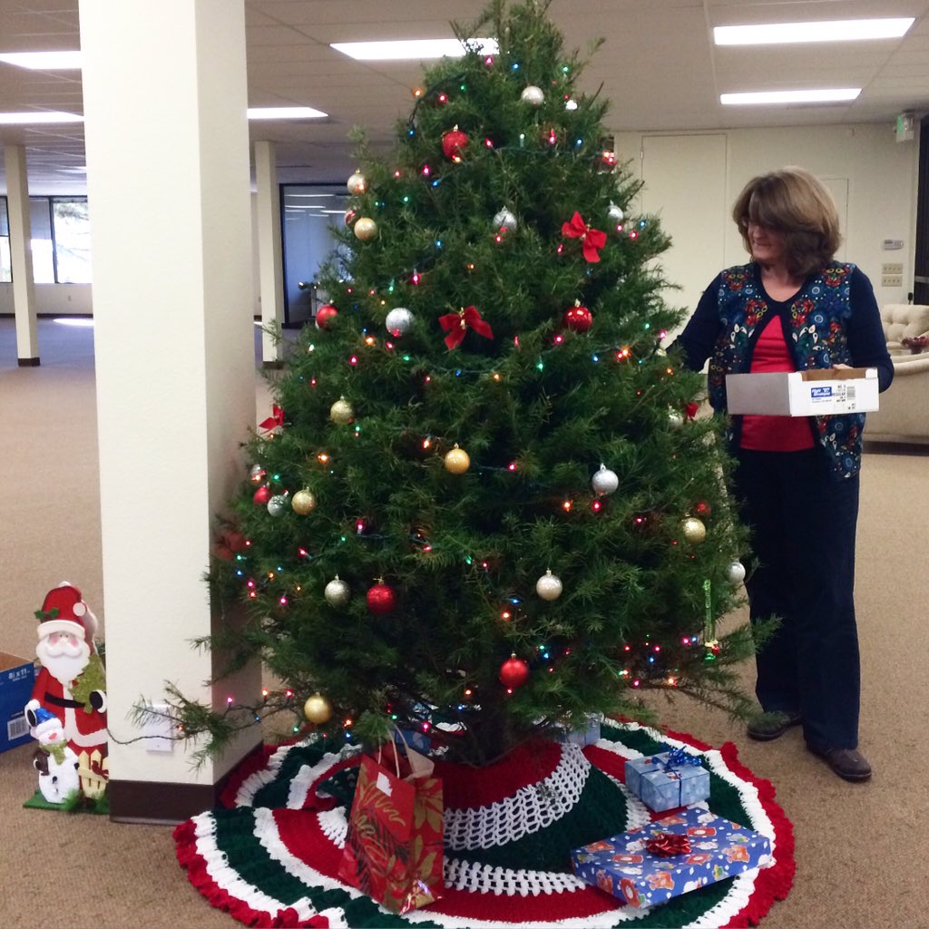 viscins's tweet photo. We're trimming our tree and getting into the holiday spirit! https://t.co/6VVIx76XYG