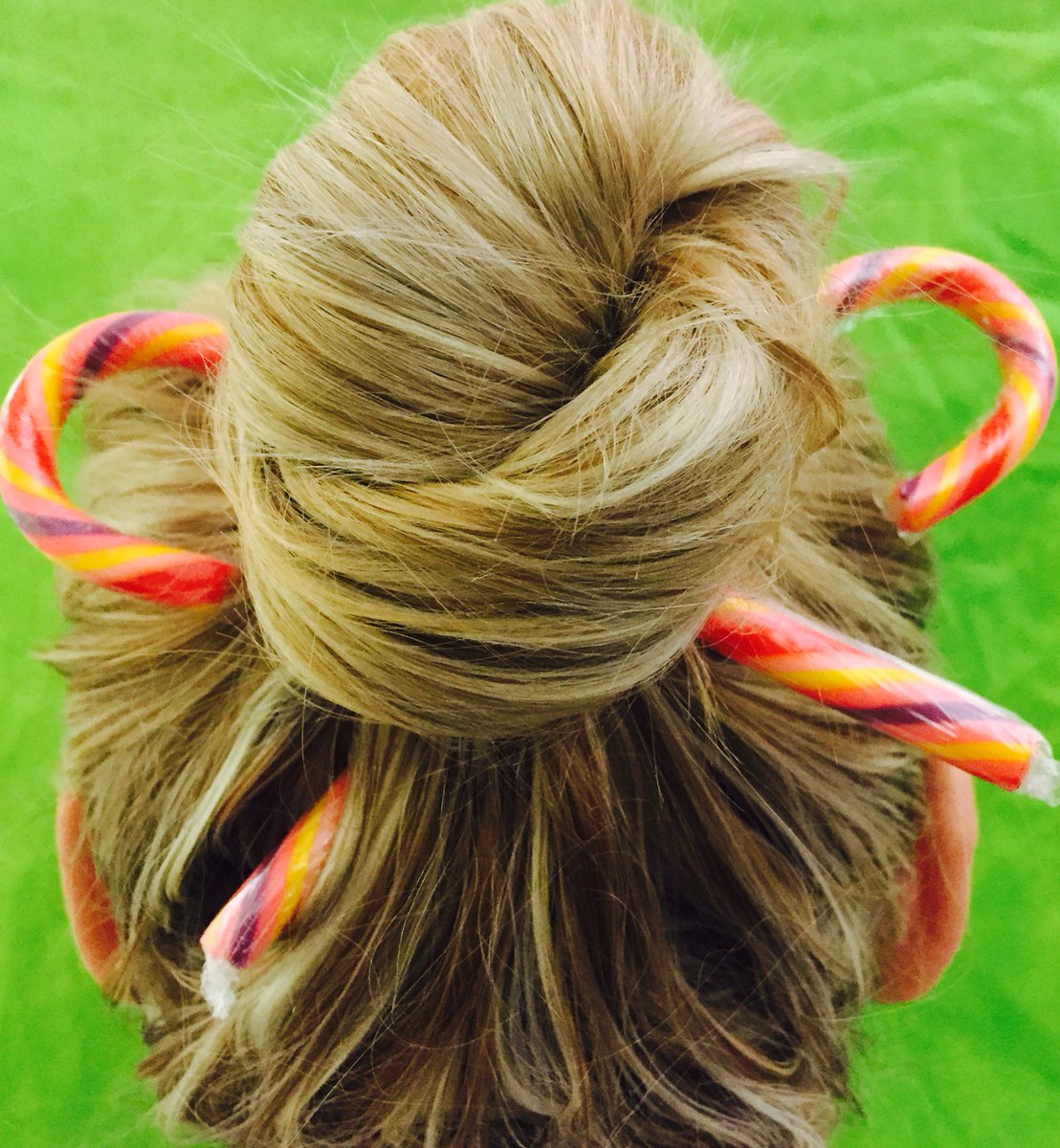 Tractenberg_Co's tweet photo. Disguising #holiday snacks as #accessories. #tberg #candycane #blonde https://t.co/m6TCY5ZLRM