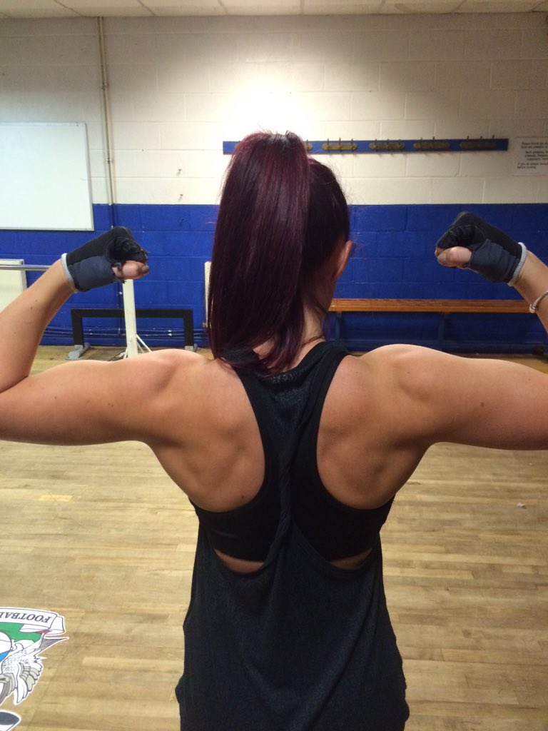 elisha_bradshaw's tweet photo. Back progress 💪🏼 #gains #girlswholift https://t.co/SVMEc3aipn