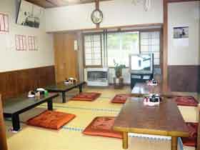 gs_miya_67b's tweet photo. 民宿あすなろ＜青森県＞
かけ流し天然温泉で２４時間入浴出来ます。食堂併設しておりますので素泊まりでも安心してご利用出来ます。
https://t.co/RVAcIRmYPp https://t.co/MoGH2FvxXx