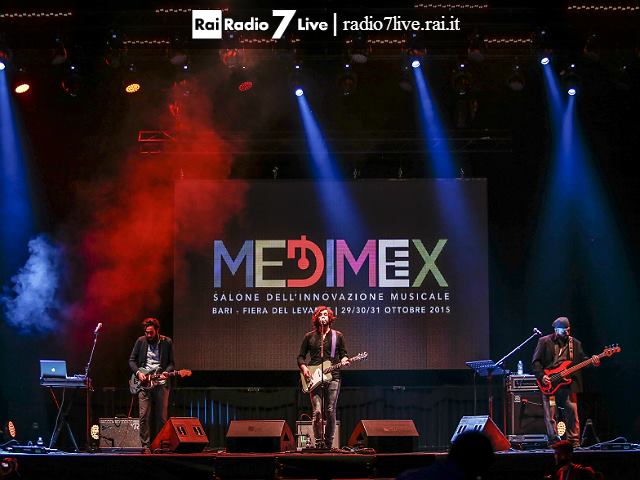 Tra poco tutti su <a href="/RaiRadio7/">Rai Radio Live</a> >>> bit.ly/RaiRadio ...alle 21 il #live <a href="/ScapigliatiBand/">La Scapigliatura</a> from <a href="/_medimex/">Medimex</a> 2015!!!