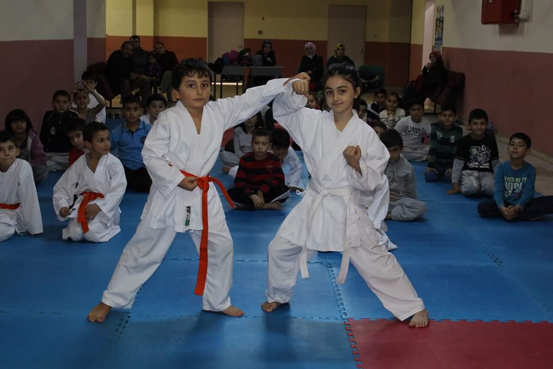 Mehmetçik ilkokulunda açtığımız karate kursundan kareler.. @hidayethocam <a href="/mertefe35/">mertefe35</a> <a href="/ahmet__bahce/">ahmet bahce</a>